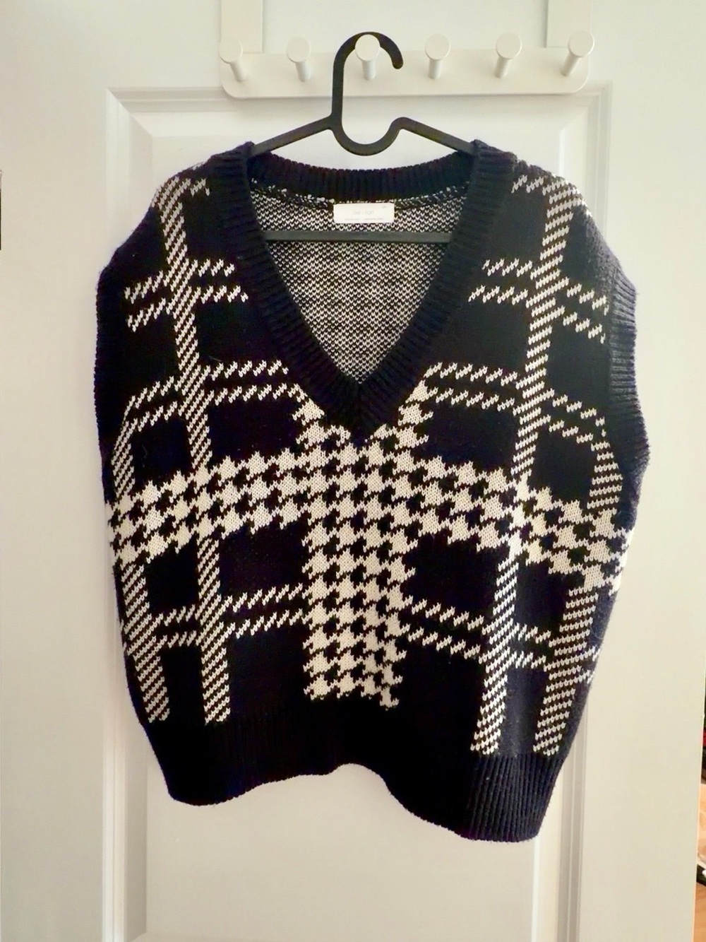 Oak+Fort Oversized Black & White V-Neck Knit Sweater Vest
